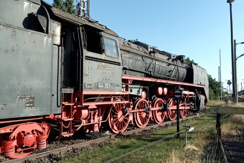 An der Denkmallok 44 351 fanden in den vergangenen Monaten zahlreiche Erhaltungsarbeiten statt. Trotzdem nagt an mehreren Stellen noch immer der Rost an der 1941 in Hennigsdorf gebauten Maschine. Foto: Tom Radics